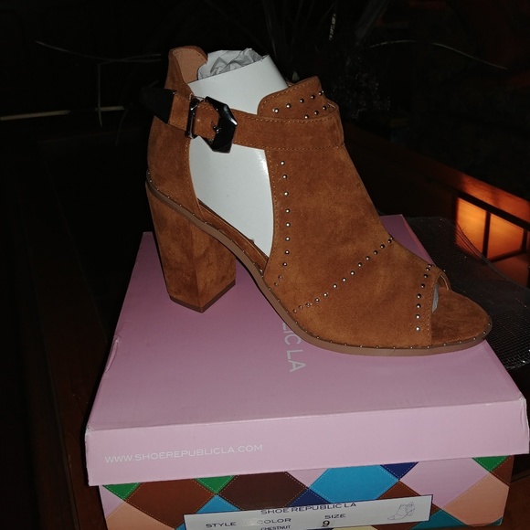 Shoes - Picture 2 of 8